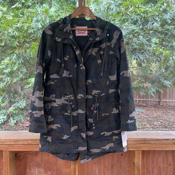 Levi's Women's Camouflage Hooded Utility Jacket Size S. NEW. - Picture 1 of 12